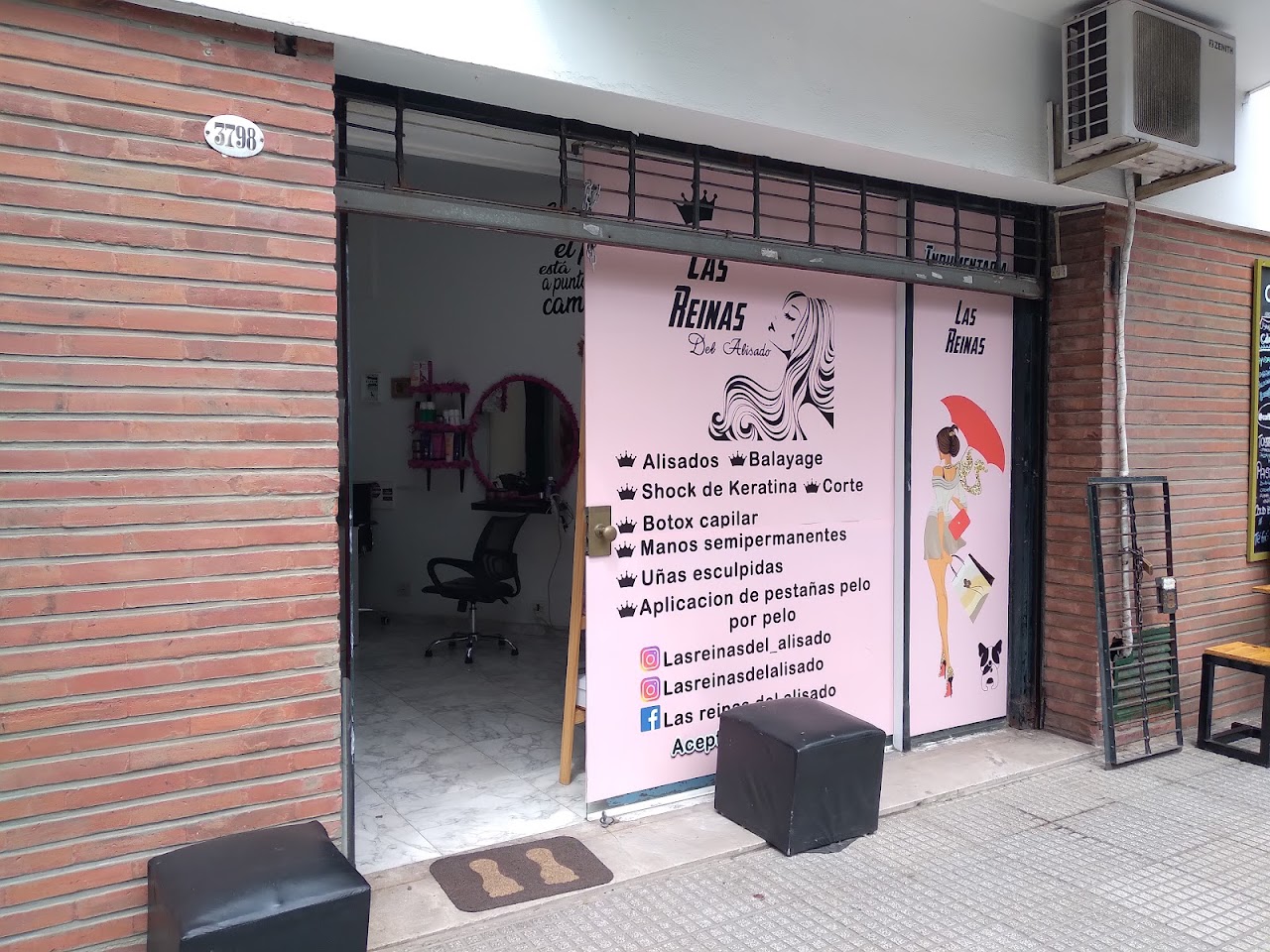 Fachada de Las reinas del alisado