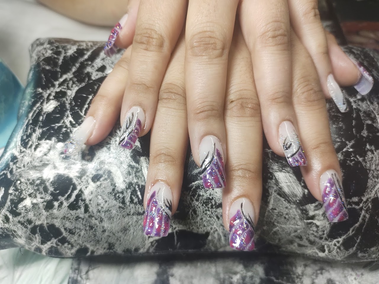 Uñas esculpidas en Las reinas del alisado
